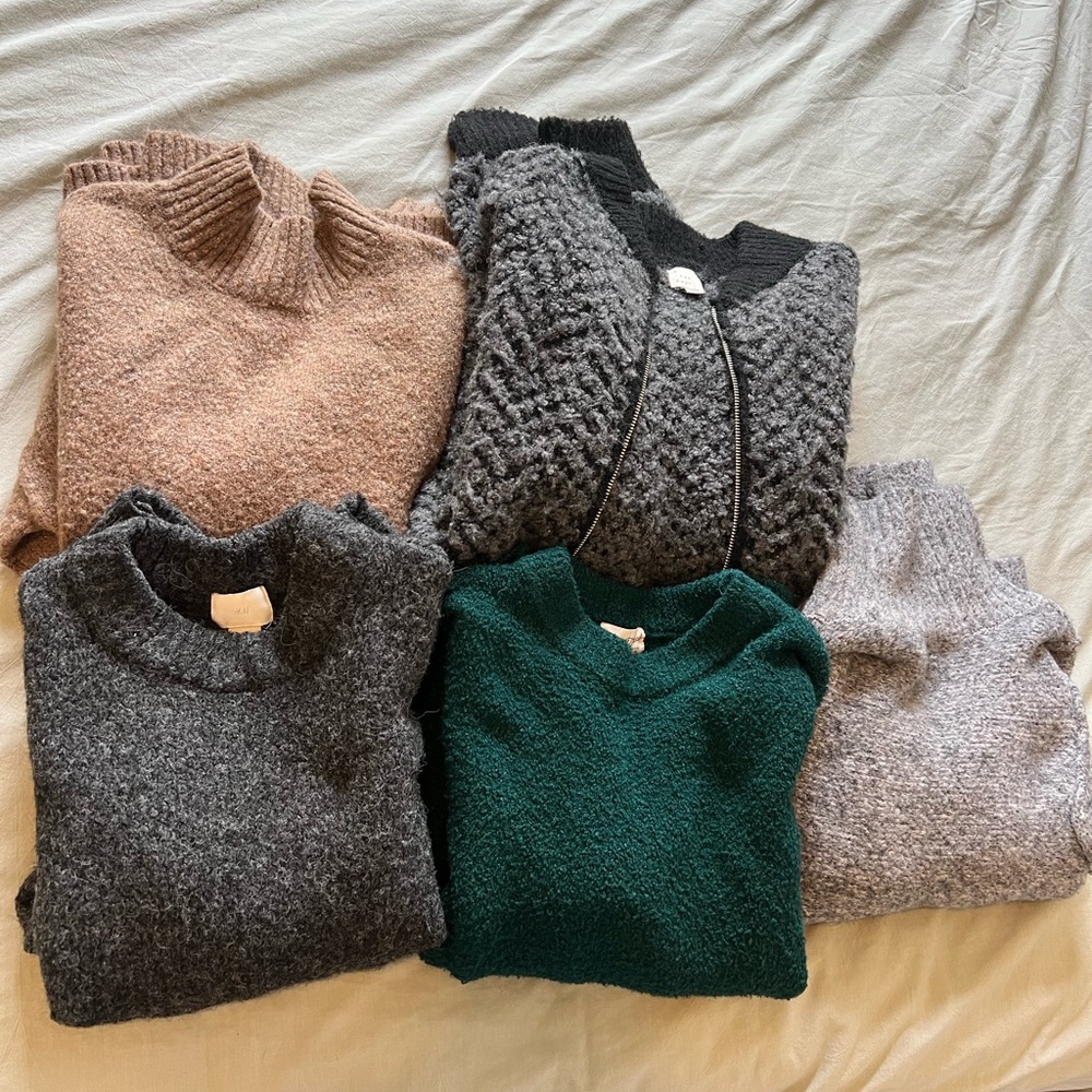 Soft & cozy Sweater bundle!!!!